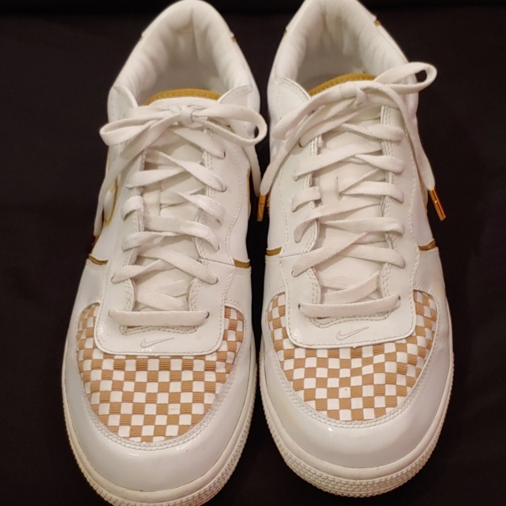 Nike Air Zoom Infiltrator Mens Size 12 White and Tan Checkered Sneakers